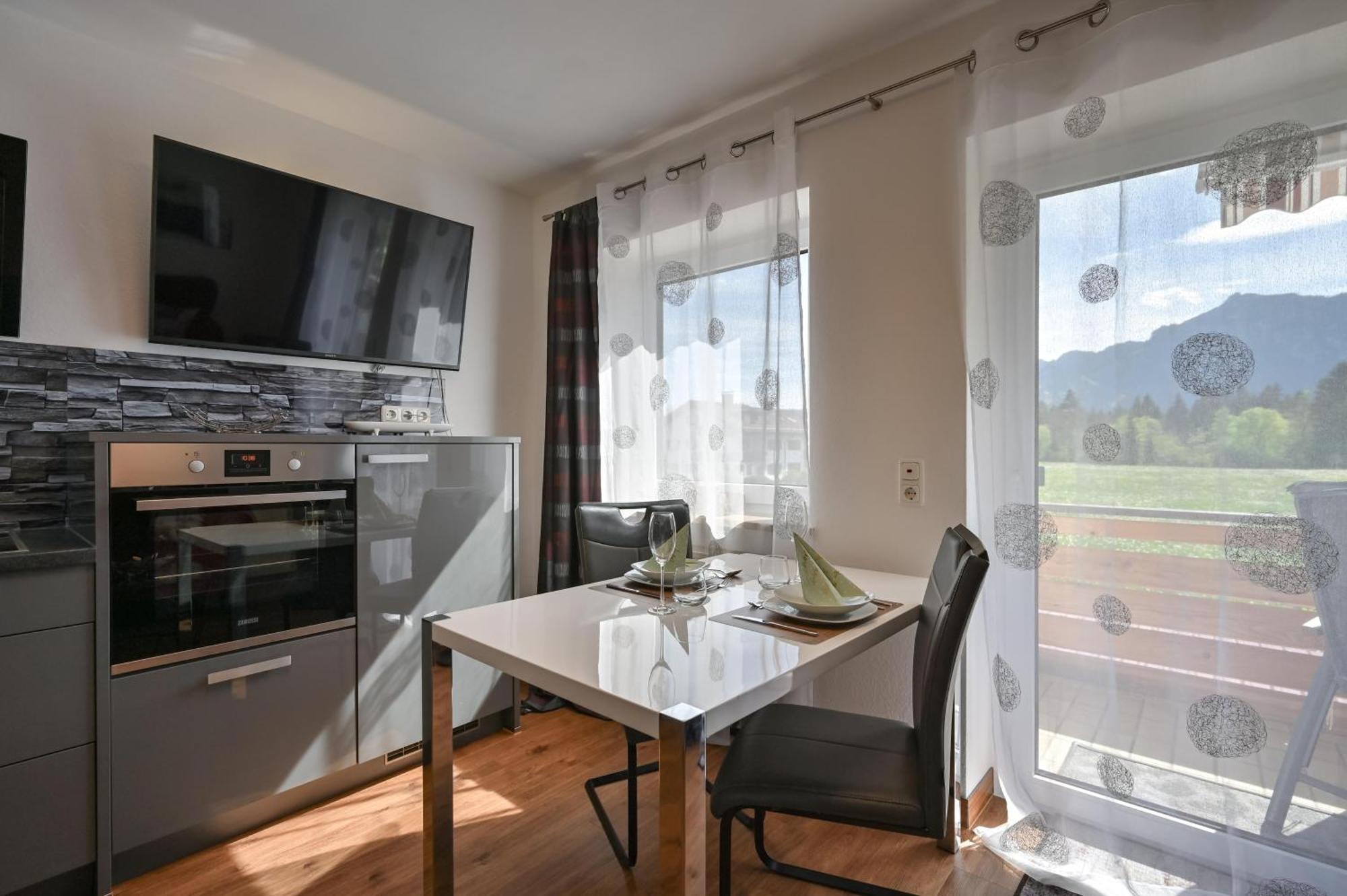 Ferienwohnung Herzstueck Im Haus Schlossblick Fussen Bagian luar foto